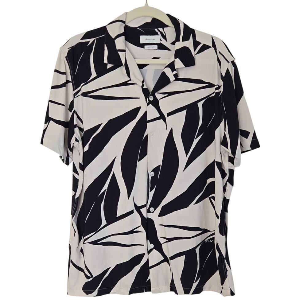 Coastal Casual Resortwear Abstract Leaf Print Short Sleeve Button‑Up Shirt M